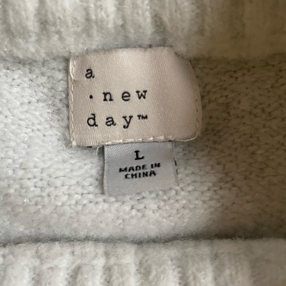 Large cream sweater by A New Day with pearls and beads. Very warm - Picture 8 of 9